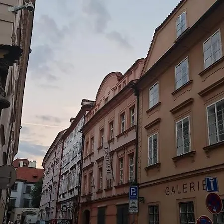 Laxmi Happy In Historical Homestay Prague