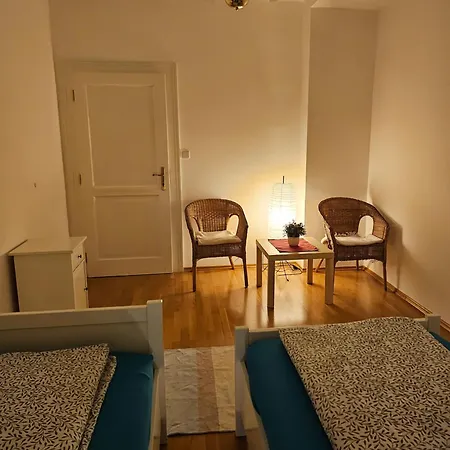 Laxmi Happy In Historical Homestay Prague