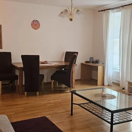 Laxmi Happy In Historical Homestay Prague